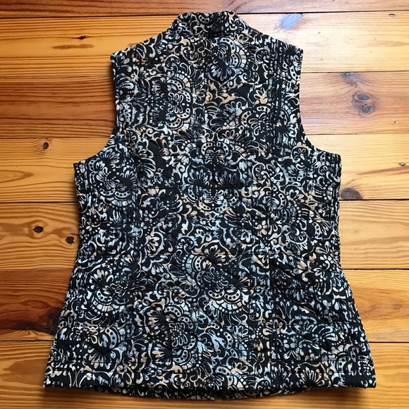 Weekends by Chico’s Black and Pastel Quilted Vest with Pockets, EUC, 1/M/L - Picture 11 of 13
